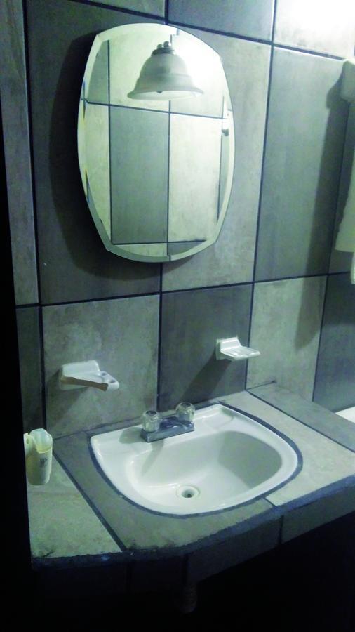 Hotel Falcon تاماسكوبو المظهر الخارجي الصورة